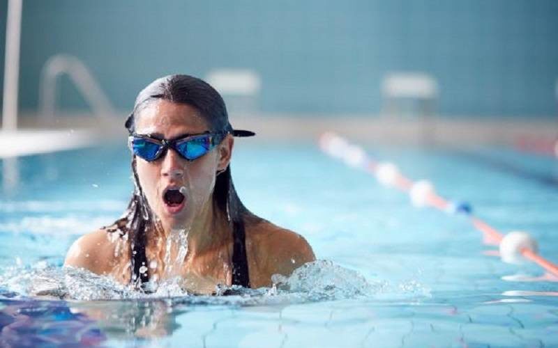 حلمها تشريف الوطن.. إيناس الرشيدي سباحة مغربية تتألق في كندا