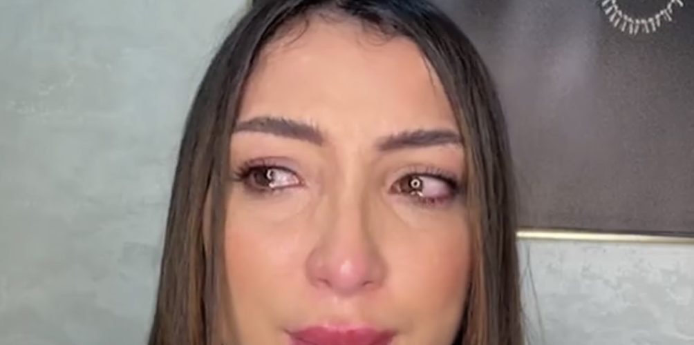 بطمة باكيةً: كنت كنعاني في صمت… وكنتدفع وكنتقج قدام بناتي والگارو كان غادي يتخشى لي فعينيا  (فيديو)