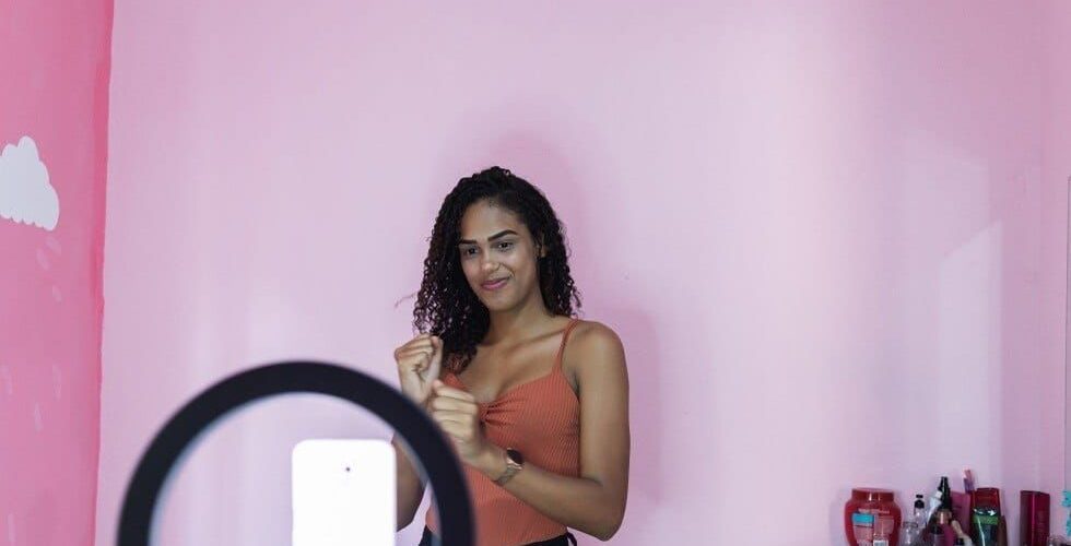 خبراء: ترند « فحص الجسم » على التيك توك يشكل خطرا على المراهقين