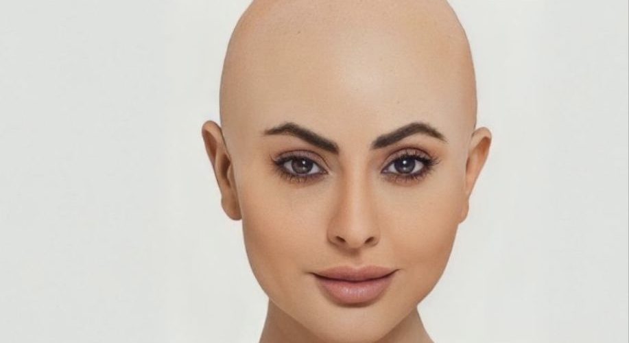 تضامنا مع مرضى سرطان الثدي.. مريم حسين تتخلى عن شعرها