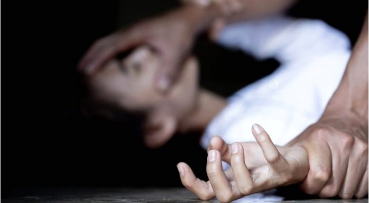 جريمة جديدة تهز مصر.. شاب يقتل خطيبته خنقا وسط الشارع العام!