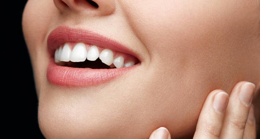 باحثون: الابتسامات المتصنعة تحسن المزاج وتجعلنا أكثر سعادة