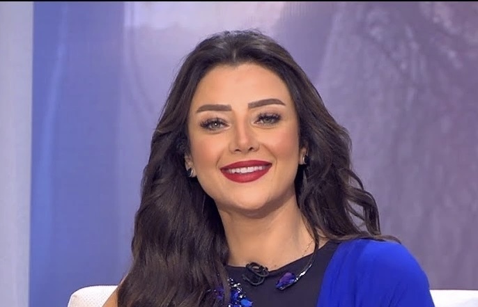 مؤكدة أنها ليست « عدوة للرجال ».. رضوى الشربيني تروي تفاصيل ضربها لرجل تحرش بها