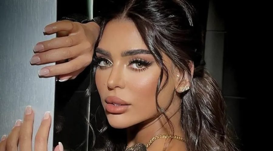 جليلة المغربية: تامر حسني حب حياتي! (فيديو)