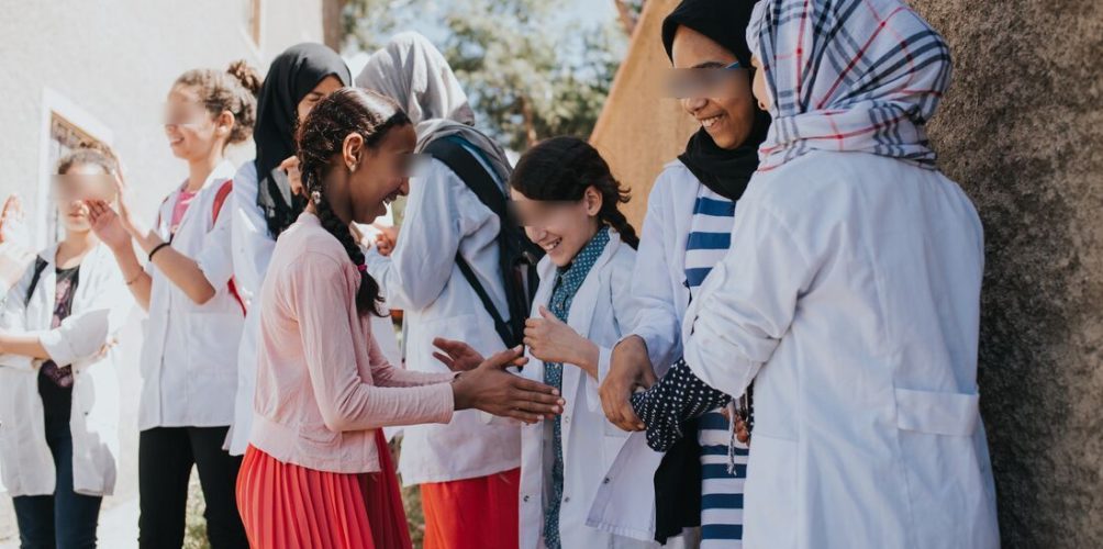 يجبرن على ترك المدرسة بسبب الزواج أو الولادة.. خطة رسمية لإعادة الفتيات إلى المدارس