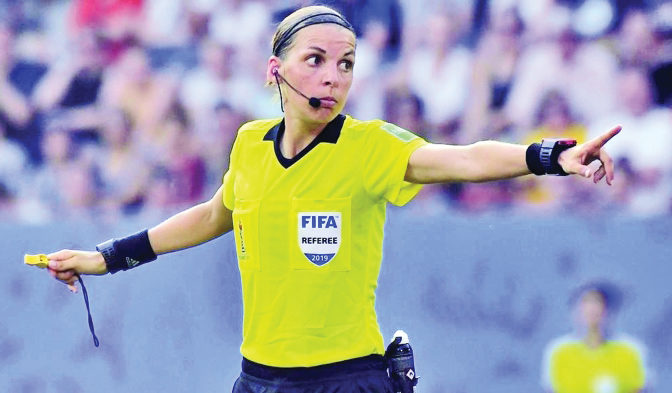 بقيادة الفرنسية ستيفاني فرابار.. طاقم تحكيم نسائي لأول مرة في كأس العالم
