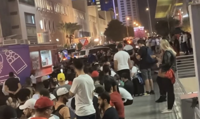 برافو الجامعة/ برافو القجع.. مغاربة في قطر سعداء بتوزيع تذاكر مقابلة المنتخب وإسبانيا مجانا (صور)