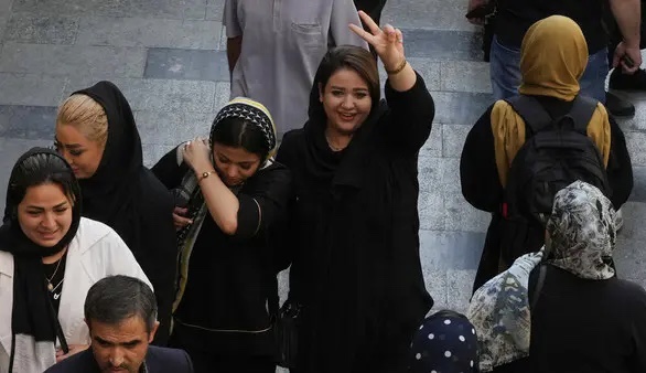 بشرى للإيرانيات.. إلغاء « شرطة الأخلاق » بعد أسابيع من الاحتجاجات