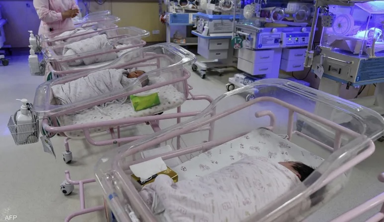 عانت من العقم لـ6 سنوات.. عشرينية تُرزق بـ3 توائم