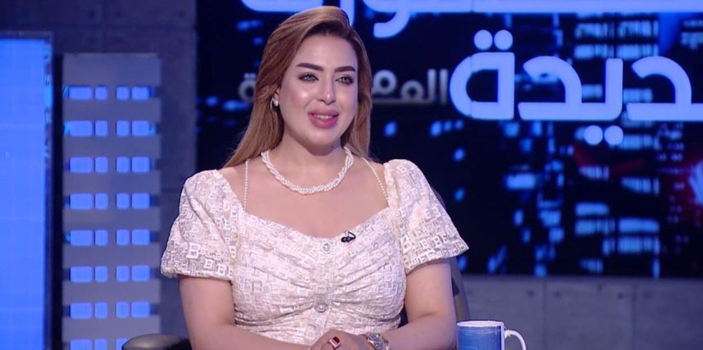 بسبب صوتها.. إيقاف مذيعة مصرية وإحالتها للتحقيق (فيديو)