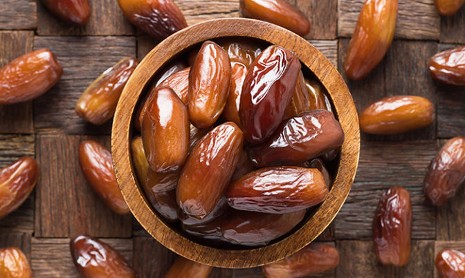 مع اقتراب شهر رمضان.. تعرفوا على فوائد وأضرار التمور
