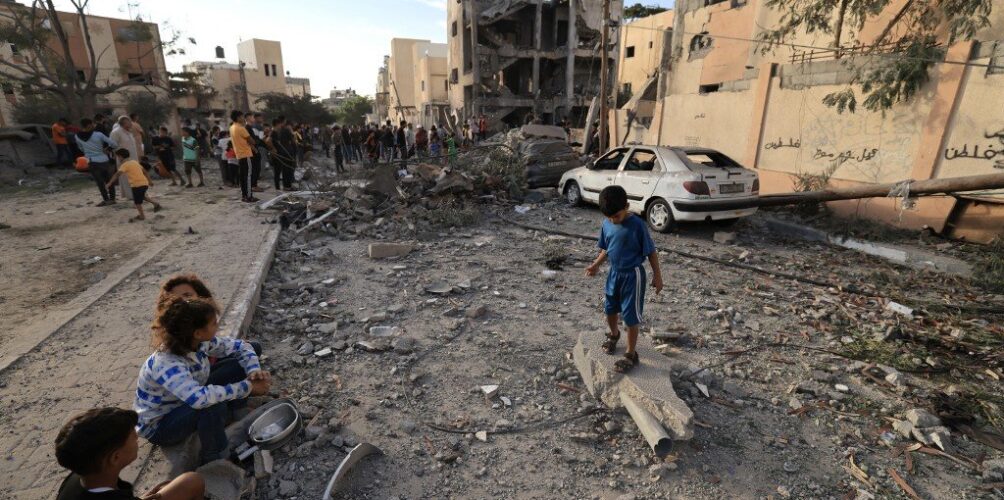 تضامنا مع ضحايا فلسطين.. مشاهير يقللون من نشاطاتهم على مواقع التواصل الاجتماعي