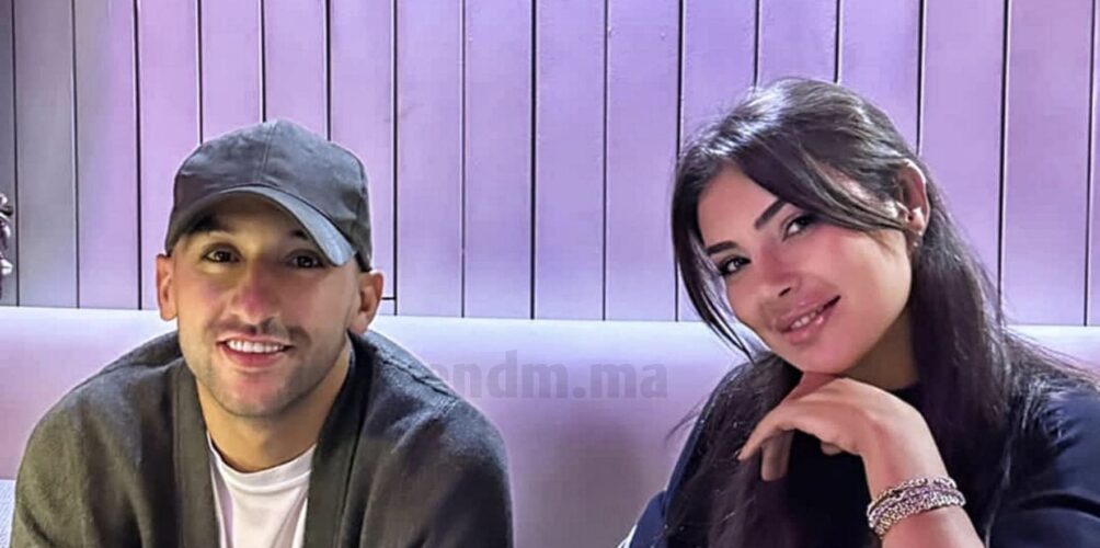 ظهر في صورة رفقة شابة حسناء.. حكيم زياش حديث السوشيل ميديا