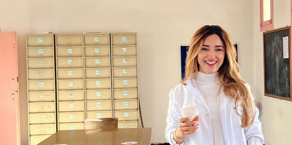 تزاول التدريس إلى جانب التمثيل.. زينب العلمي تدافع عن الأساتذة