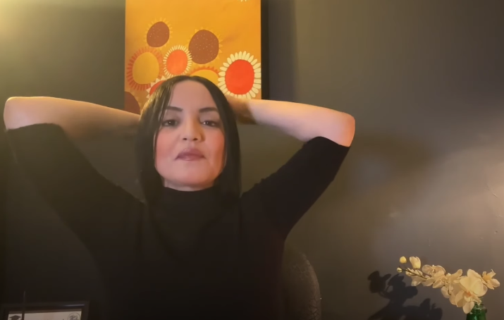 سناء عكرود: لا أبحث عن رجل آخر من أجل التعدد… وبلاما تفلسفو وتتكلموا عن الأخلاق في العلن بينما تتوددون لي في رسائل طويلة في السر (فيديو)